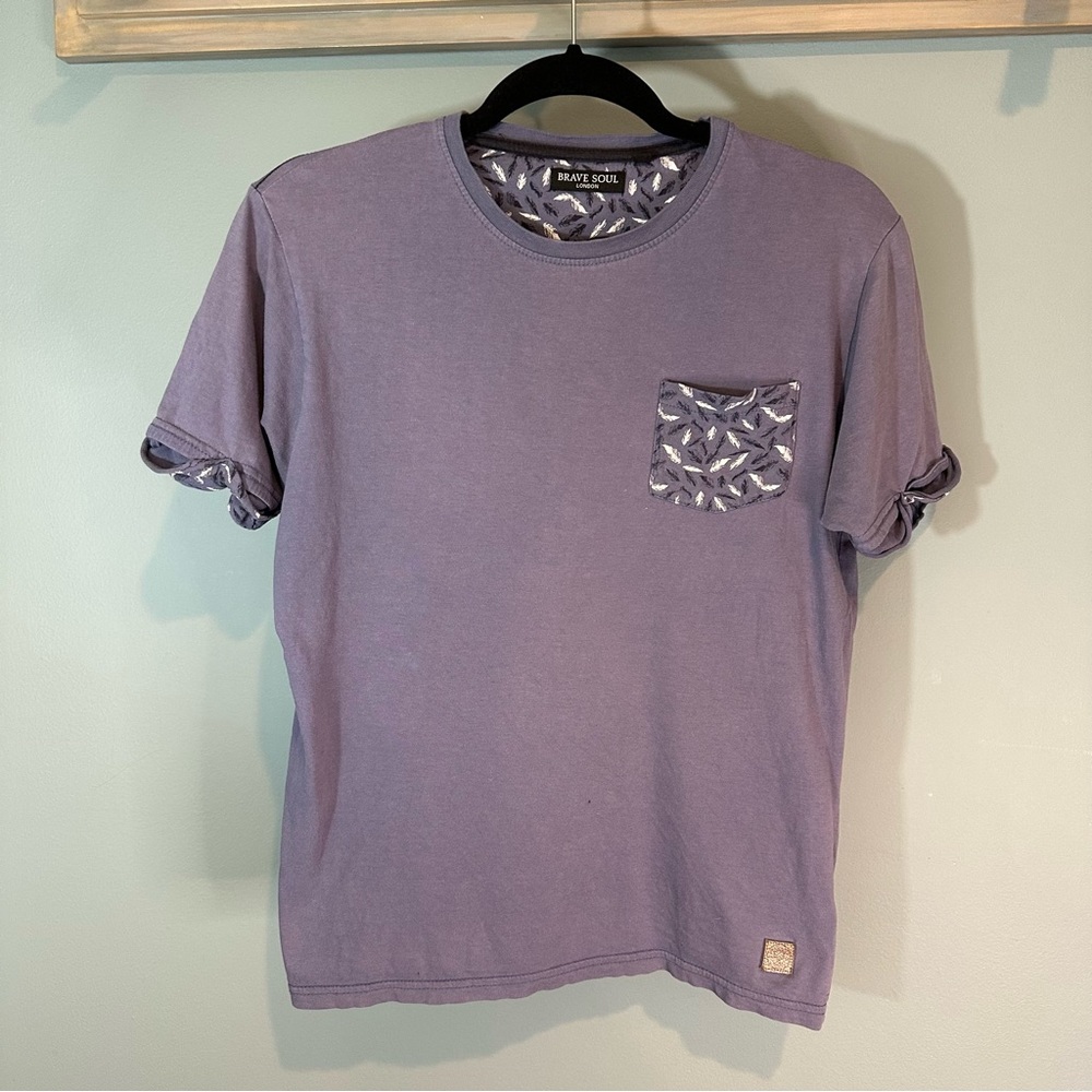 Brave Soul London Pocket Tee in Blue/Feather Print